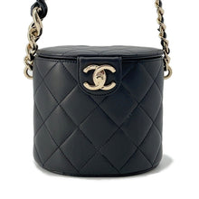 将图像加载到图库查看器中，CHANEL Matelasse Chain vanity bag Black Lambskin
