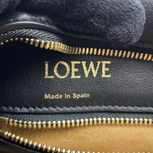 Load image into Gallery viewer, LOEWE Amazonas BlackA039N10X03 Leather Size 19
