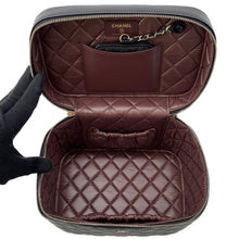 将图像加载到图库查看器中，CHANEL Top Handle Matelasse CC Logo Vanity Bag BlackAP2573 Caviar Leather
