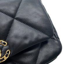 将图像加载到图库查看器中，CHANEL CHANEL 19 Flap Bag BlackAS1160 Lambskin
