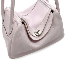 Load image into Gallery viewer, HERMES Lindy Verso mauve pail / machete Taurillon Clemence Size 26
