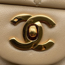将图像加载到图库查看器中，CHANEL Matelasse ChainShoulder Bag BeigeA01112 Lambskin Size 25
