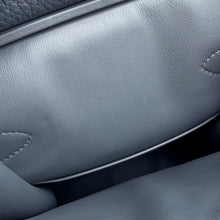 将图像加载到图库查看器中，HERMES Akkad Grimist Togo Leather Size PM

