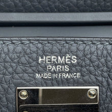 将图像加载到图库查看器中，HERMES Akkad Grimist Togo Leather Size PM
