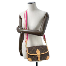 Load image into Gallery viewer, LOUIS VUITTON Dianu FuchsiaM46049 Monogram Size PM

