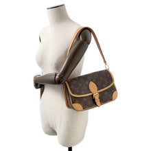 Load image into Gallery viewer, LOUIS VUITTON Dianu FuchsiaM46049 Monogram Size PM
