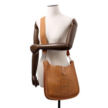将图像加载到图库查看器中，HERMES Evelyne 2 Gold Taurillon Clemence Size PM

