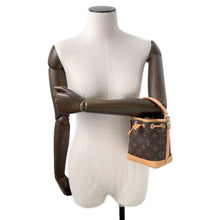 将图像加载到图库查看器中，LOUIS VUITTON Nano Noe BrownM81266 Monogram
