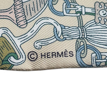 将图像加载到图库查看器中，HERMES Twilly Saddler&#39;s Bouquet Vert/Beige/Gris・Perle Silk100%
