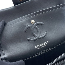 将图像加载到图库查看器中，CHANEL Matelasse W Flap Chain Shoulder Bag BlackA01113 Lambskin Size 23

