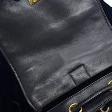 将图像加载到图库查看器中，CHANEL CC Logo Chain Backpack Black Velour Lambskin
