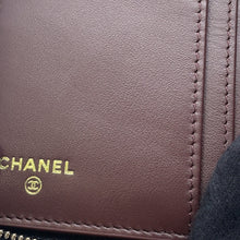 将图像加载到图库查看器中，CHANEL Matelasse CC Logo Small Wallet BlackAP4652 Caviskin
