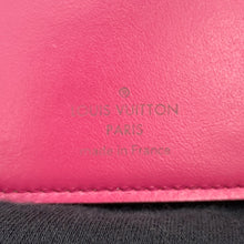 Load image into Gallery viewer, LOUIS VUITTON Portefeuille Capucine Compact Noir/Hot pinkM62157 Taurillon Leather

