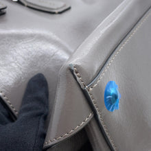 将图像加载到图库查看器中，BURBERRY Soft Banner 2WAYBag Gray Leather
