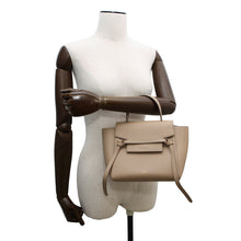 将图像加载到图库查看器中，CELINE Belt bag Beigee Leather Size Nano
