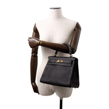 Load image into Gallery viewer, HERMES Kelly Retourne Black Togo Leather Size 28
