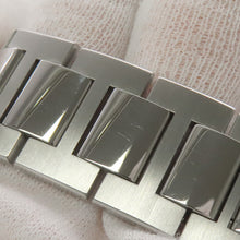 Load image into Gallery viewer, GIRARD-PERREGAUX Laureato 225th Anniversary Model Limited to 225 pieces W41mm Stainless Steel Silver Dial81000-11-131-11A
