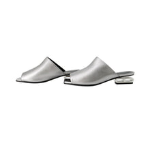 将图像加载到图库查看器中，HERMES Sandals《Idol》 Silver Leather Size 36
