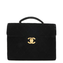 将图像加载到图库查看器中，CHANEL Matelasse business bag Black Velvet
