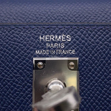 Load image into Gallery viewer, HERMES Kelly Sellier blue navy Epsom Size 25
