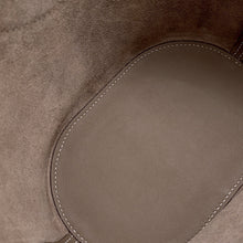 Load image into Gallery viewer, HERMES in-the-loop Tote Bag Etoupe Taurillon Clemence Swift Leather Size 18
