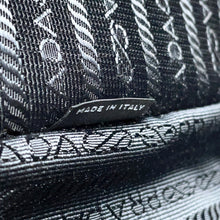 将图像加载到图库查看器中，PRADA logo messenger bag Black2VD700 Nylon
