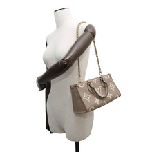Load image into Gallery viewer, LOUIS VUITTON OnthegoEW Tourterelle/ClaimM23641 Monogram Empreinte Leather Size EW
