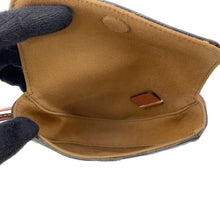 Load image into Gallery viewer, CELINE Triangle Shoulder Tan195902 TriompheCanvas Leather Size Mini
