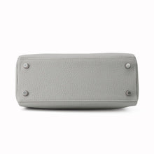 Load image into Gallery viewer, HERMES Kelly Retourne Gris Mouette Togo Leather Size 25
