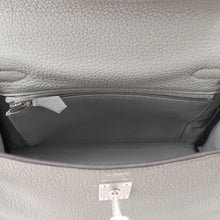Load image into Gallery viewer, HERMES Kelly Retourne Gris Mouette Togo Leather Size 25
