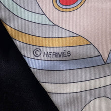 将图像加载到图库查看器中，HERMES Twilly Flying Carre Grease Pearl/Rose Pale Silk100%
