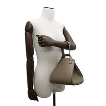 将图像加载到图库查看器中，LOEWE Hammock Nugget KhakiA538H04X06 Leather
