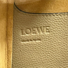 将图像加载到图库查看器中，LOEWE Hammock Nugget KhakiA538H04X06 Leather
