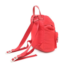 将图像加载到图库查看器中，PRADA Backpack Red Nylon

