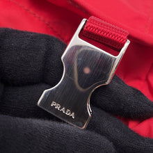 将图像加载到图库查看器中，PRADA Backpack Red Nylon

