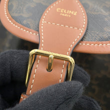 将图像加载到图库查看器中，CELINE Triomphe Falco Backpack Tan197662 PVC Calf Leather Size Mini
