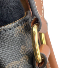 将图像加载到图库查看器中，CELINE Triomphe Folco Shoulder Bag Tan191502 PVC Leather Size Medium
