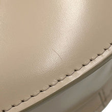 将图像加载到图库查看器中，CELINE Buzas Triomphe Shoulder Bag Beige110413BF4 Leather
