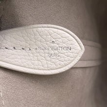 将图像加载到图库查看器中，LOUIS VUITTON Blossom WhiteM11842 Monogram Mahina Size PM
