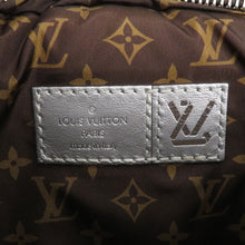 将图像加载到图库查看器中，LOUIS VUITTON Pillow Maxi Bumbag Silver/BrownM20971 Recycled MetallicNylon Monogram

