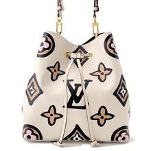 将图像加载到图库查看器中，LOUIS VUITTON Neonoe Black/ClaimM45822 Monogram・Wild at Heart
