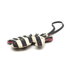 Load image into Gallery viewer, HERMES Gigi Savannah Craie/Black/Rose Mexico Lambskin
