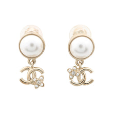 Load image into Gallery viewer, CHANEL Earring CC Logo PearlABC105 Metal Faux Pearl
