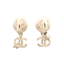 Load image into Gallery viewer, CHANEL Earring CC Logo PearlABC105 Metal Faux Pearl
