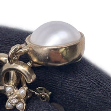 Load image into Gallery viewer, CHANEL Earring CC Logo PearlABC105 Metal Faux Pearl
