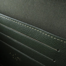 Load image into Gallery viewer, LOUIS VUITTON Multiie Pochette GreenM80091 Monogram
