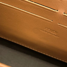 将图像加载到图库查看器中，FENDI Soft Trunk Baguette White/Brown7VA565 Sheepskin
