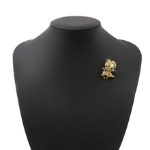 Load image into Gallery viewer, Van Cleef &amp; Arpels Lion motif brooch 18K Yellow Gold

