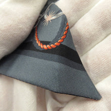 将图像加载到图库查看器中，HERMES Twilly C&#39;est la Fête Ardoise・Clair/Rose・Pearl/Blue・Marine Silk100%
