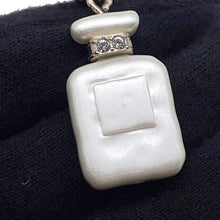 将图像加载到图库查看器中，CHANEL No.5/PerfumeBottleAB8469 Metal Faux Pearl Rhinestone

